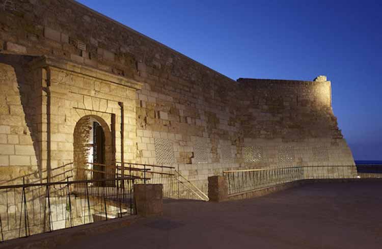 El encanto de la iluminación del Fuerte Victoria Grande en Melilla