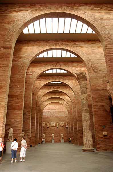 La luz cenital del Museo Romano de Mérida de Moneo, ejemplo de iluminación