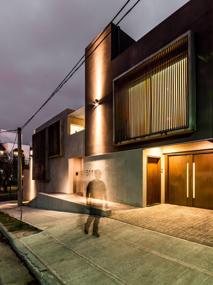 Una casa y un loft en Córdoba muestran su nueva iluminación