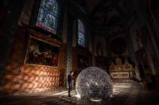 Lotus Dome, una escultura interactiva con un gran juego de luces y sombras