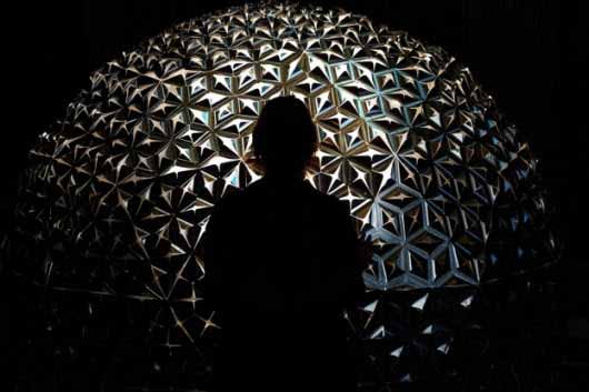 Lotus Dome, una escultura interactiva con un gran juego de luces y sombras