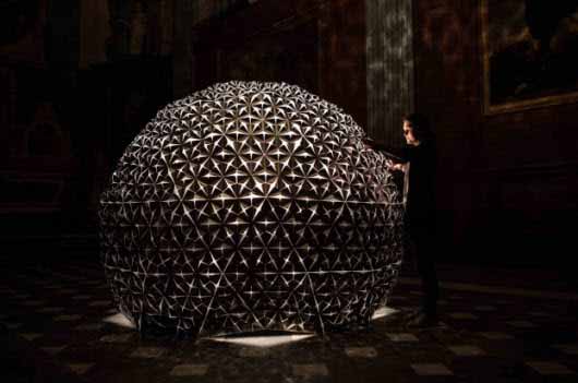 Lotus Dome, una escultura interactiva con un gran juego de luces y sombras