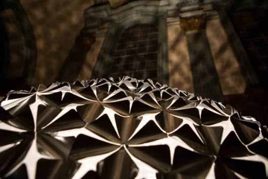 Lotus Dome, una escultura interactiva con un gran juego de luces y sombras