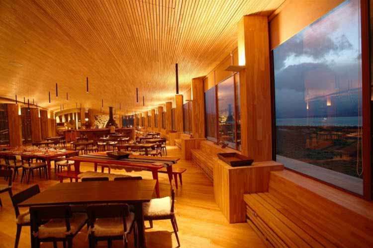 Un hotel en Chile se ilumina con calidez y armonía