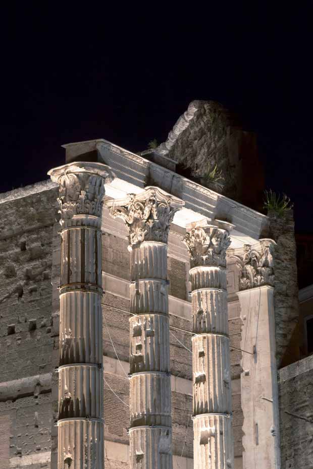 Los antiguos foros romanos inauguraron su nueva e increíble iluminación