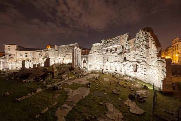 Los antiguos foros romanos inauguraron su nueva e increíble iluminación