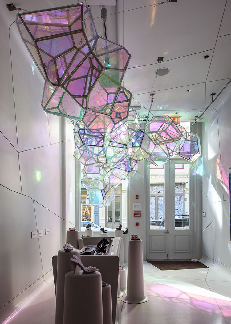 SOFTlab crea una instalación de luz cristalizada para Melissa en Nueva York