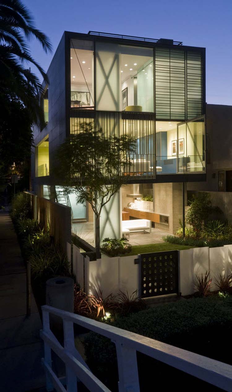 Una casa que le da un gran uso a sus espacios al aire libre