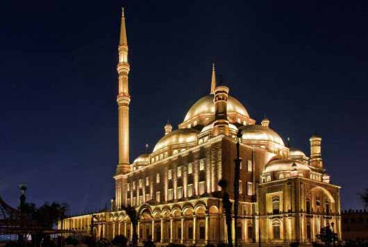 Espectacular iluminación con LED de una mezquita en Egipto
