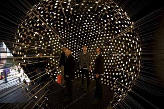 Una esfera con 1.400 luminarias OLED