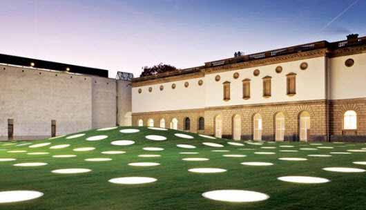 Luminarias que parecen portales de luz para iluminar este museo