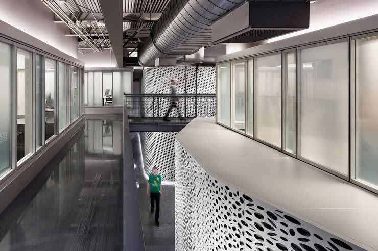 Una escuela de cien muestra su diseño sustentable con iluminación LED