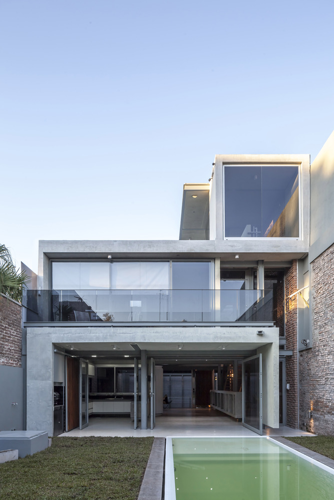 Una casa en Mercedes muestra su moderna arquitectura y diseño