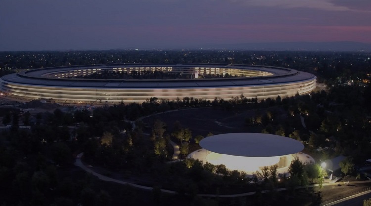 La imponente inauguración del Steve Jobs Theater