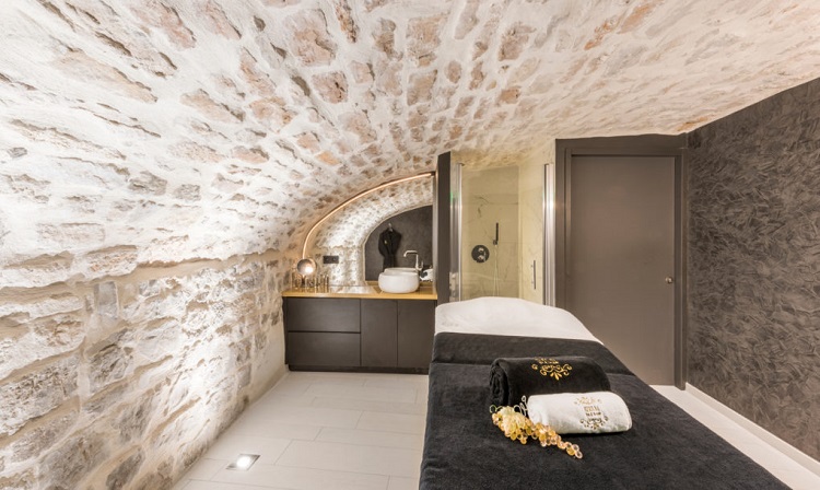 El spa de lujo francés que hace cientos de años fue una cripta subterránea