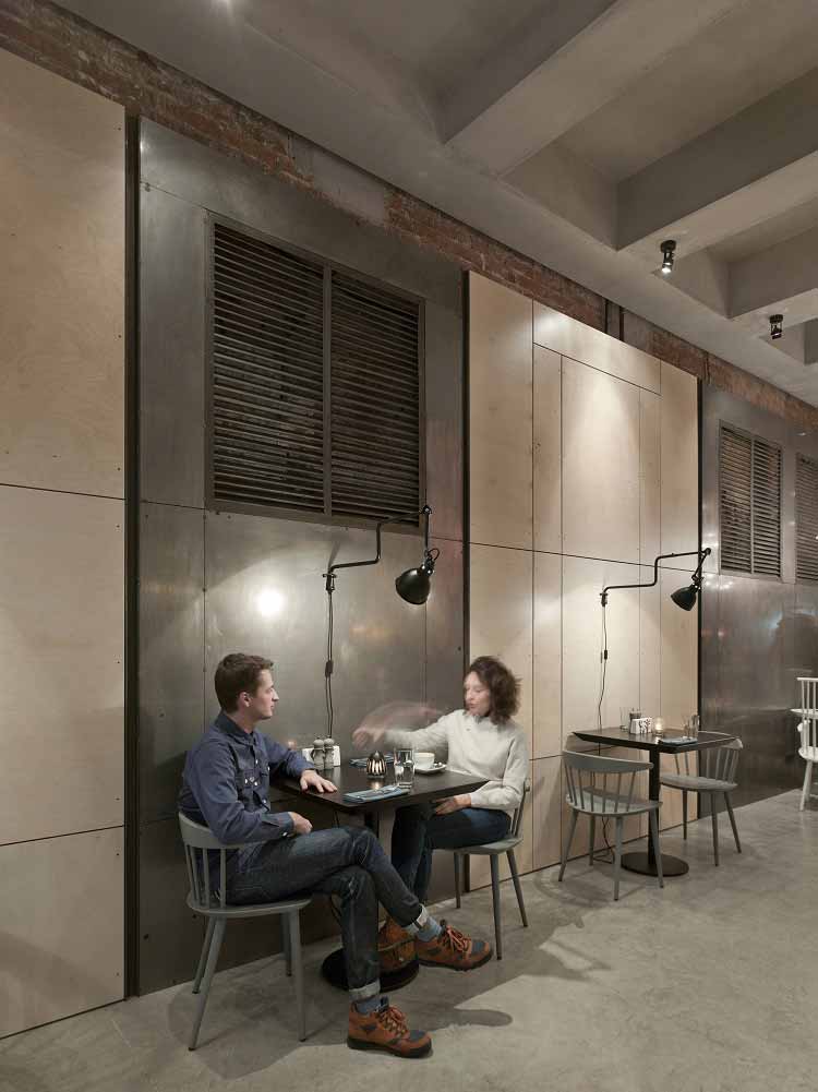 Un bar en Moscú muestra su atractivo diseño e iluminación