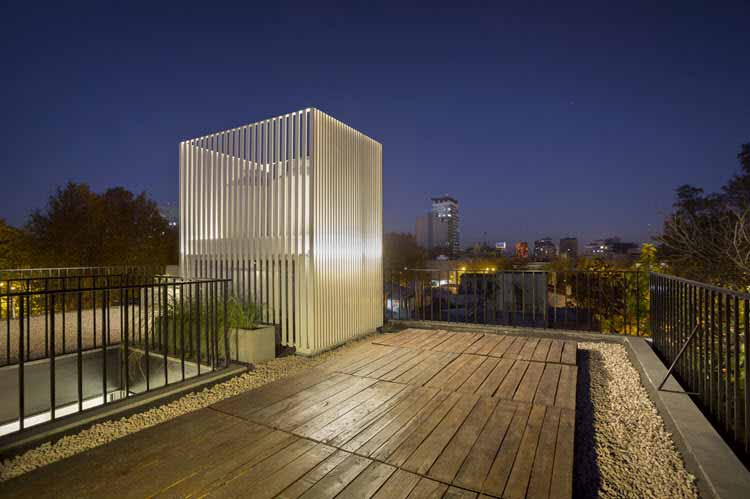 Un hermoso edificio en Mendoza muestra sus departamentos