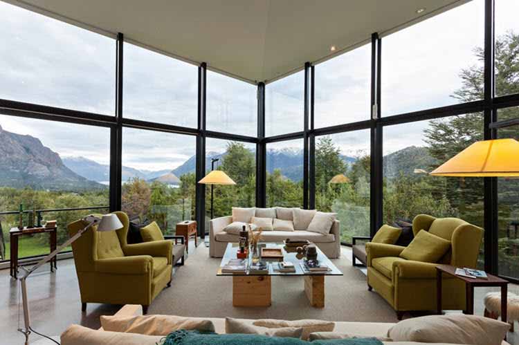 Una casa en Bariloche muestra su arquitectura y diseño en un ambiente único