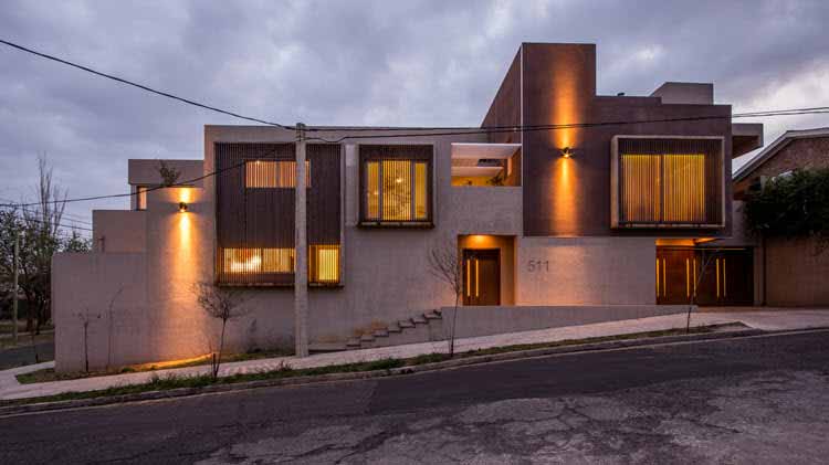 Una casa y un loft en Córdoba muestran su nueva iluminación