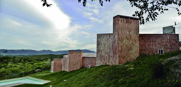 Un complejo de casas en Córdoba muestra su diseño e iluminación