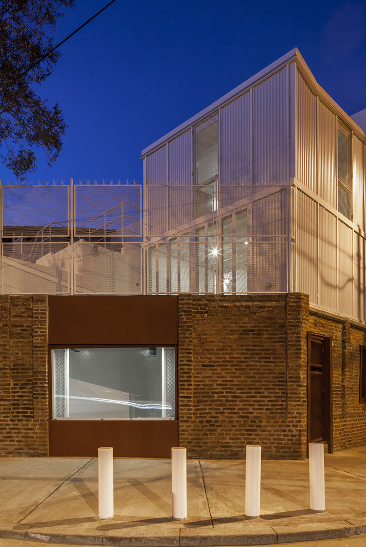 Una remodelación total en una casa antigua con un estilo contemporáneo