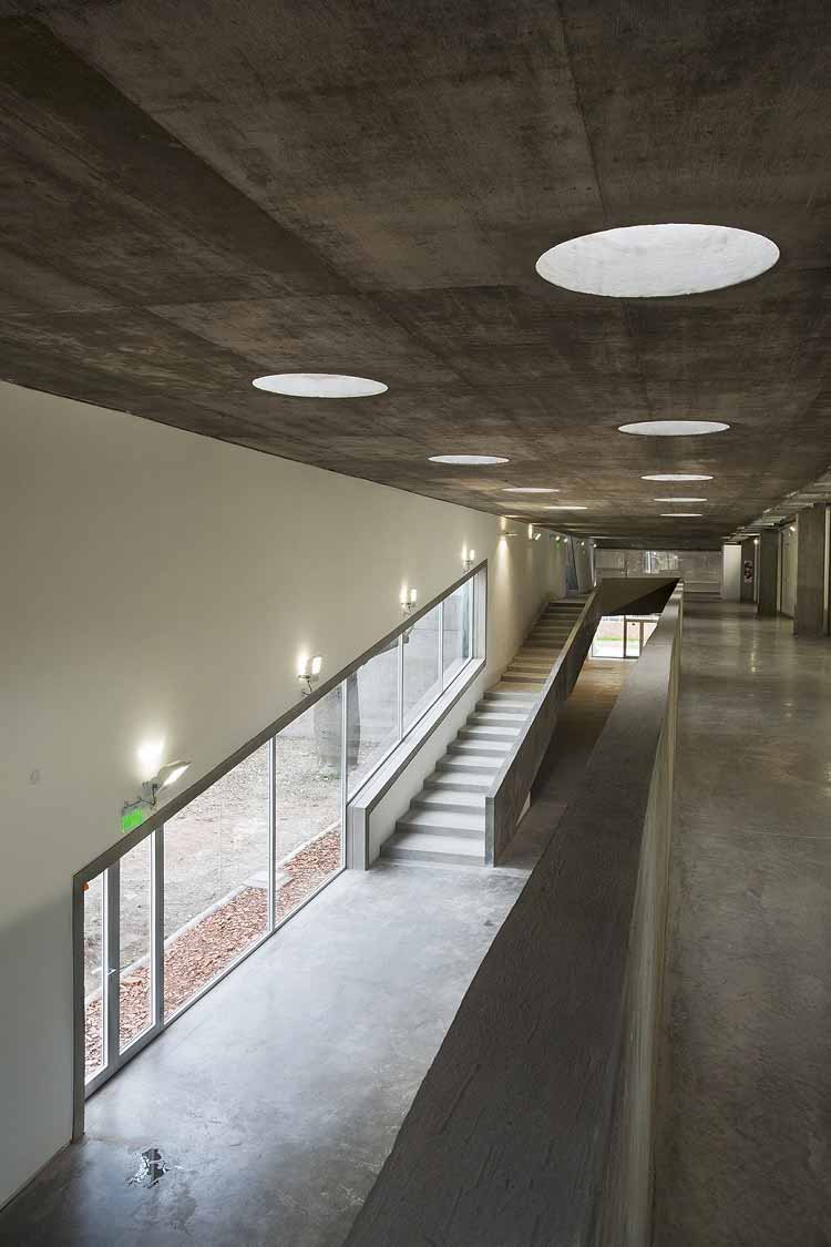 Una escuela técnica en Rosario muestra su espectacular diseño e iluminación