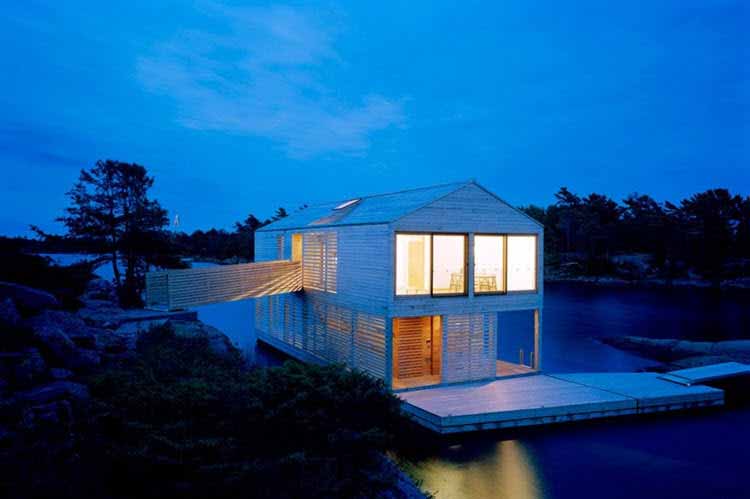 Una casa flotante en Canadá sorprende por su tipo de construcción única