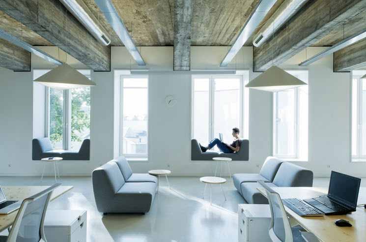 Oficinas llenas de luz, de diseño moderno y con muebles a medida