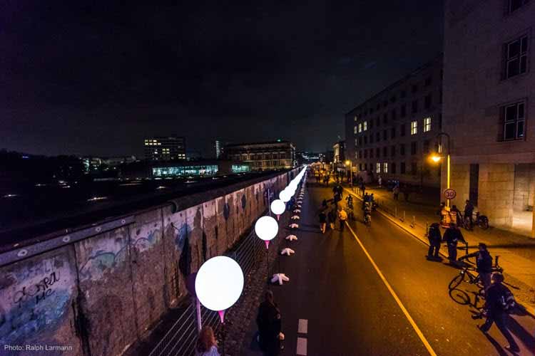 Un muro de esperanza y luz en Berlín