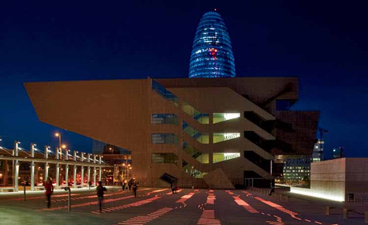 BruumRuum! una instalación de LED que pone luz a Barcelona