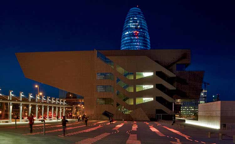 BruumRuum! una instalación de LED que pone luz a Barcelona