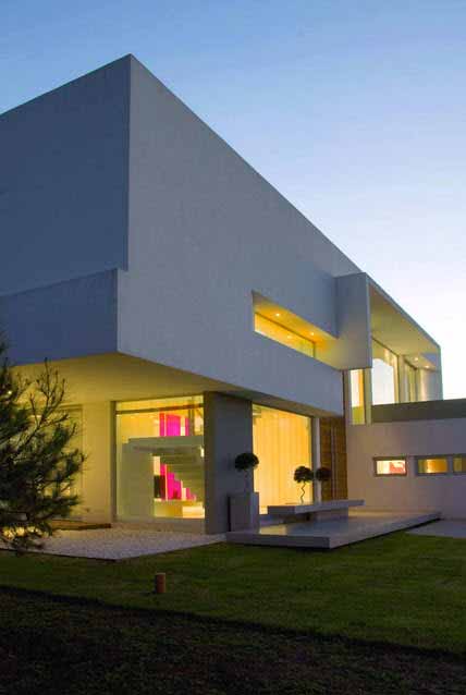 Una hermosa casa en Buenos Aires se renueva con su moderna iluminación