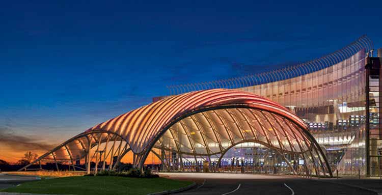 Iluminación exterior de un casino en Nueva York