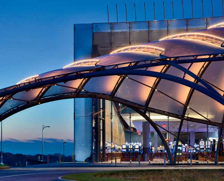 Iluminación exterior de un casino en Nueva York