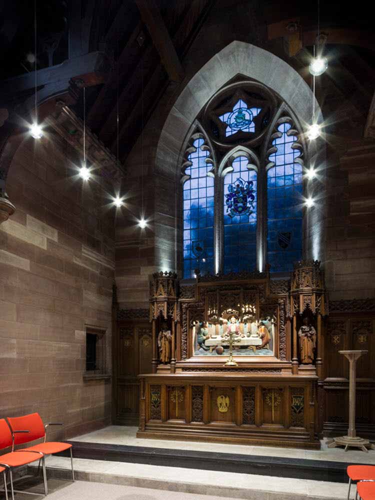 Una iglesia en Liverpool estrena su llamativa iluminación LED