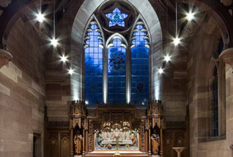 Una iglesia en Liverpool estrena su llamativa iluminación LED