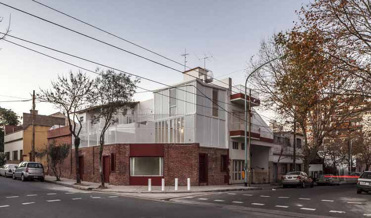 Un atelier se moderniza en una antigua esquina de Buenos Aires