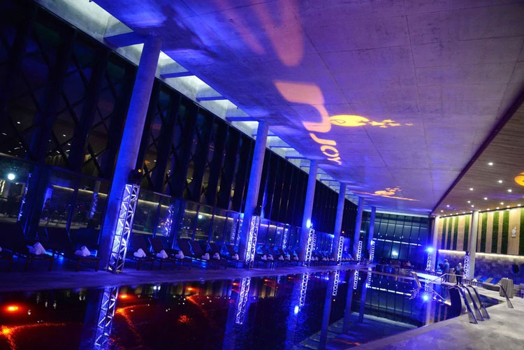 Con hidromasaje e iluminación led: así es la nueva pileta climatizada del icónico hotel de Punta del Este