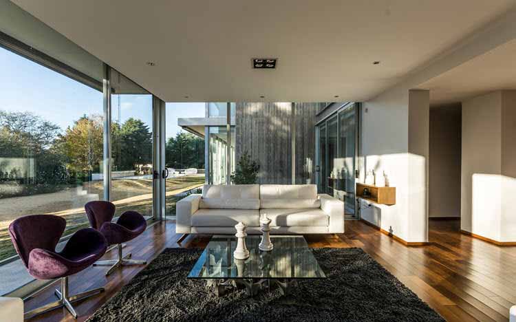 Una casa en Córdoba muestra su diseño e iluminación