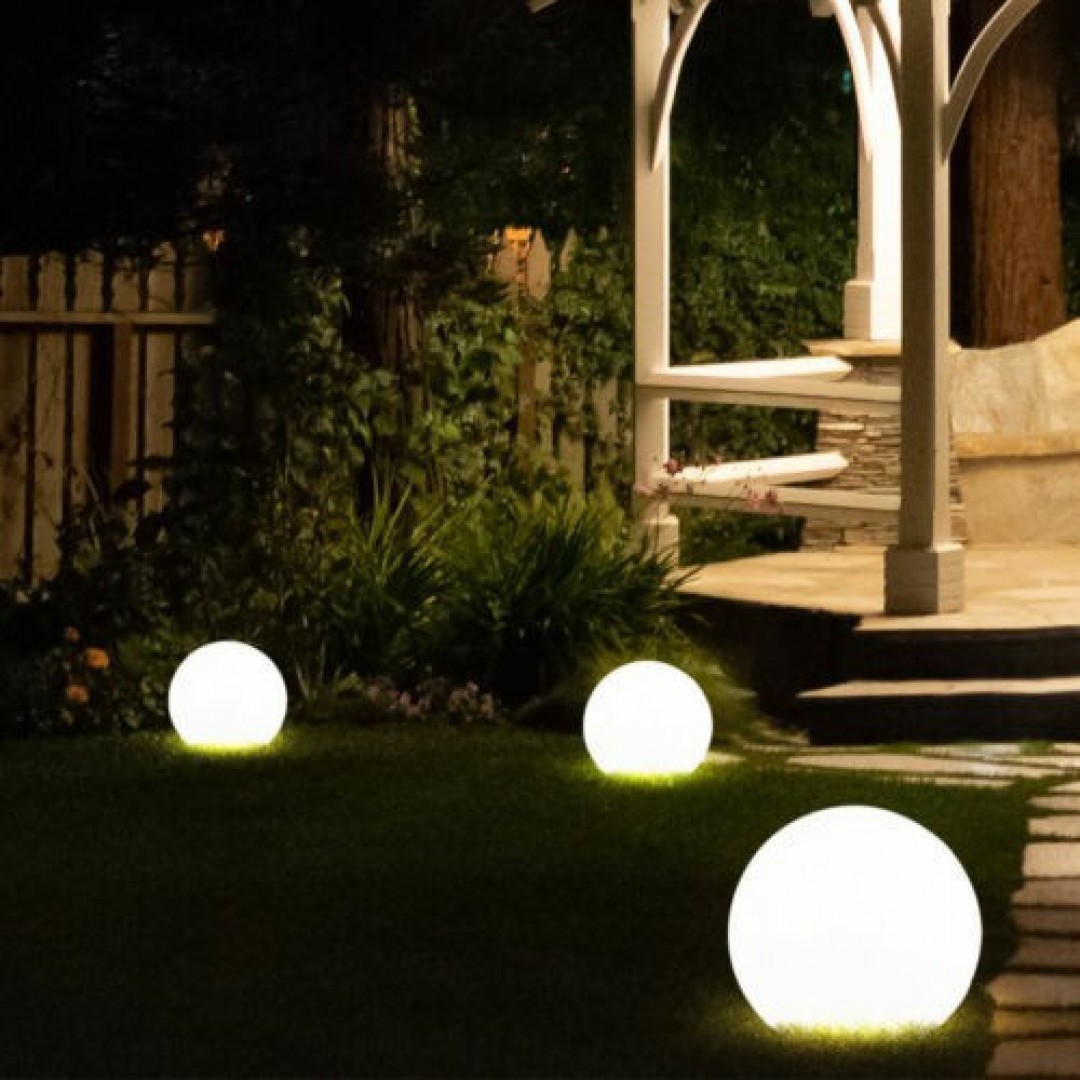 Cómo iluminar patios y jardines: seguridad y estilo