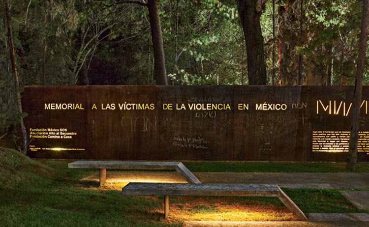 Un memorial en México recibe un efecto conmovedor gracias a su sistema de iluminación led