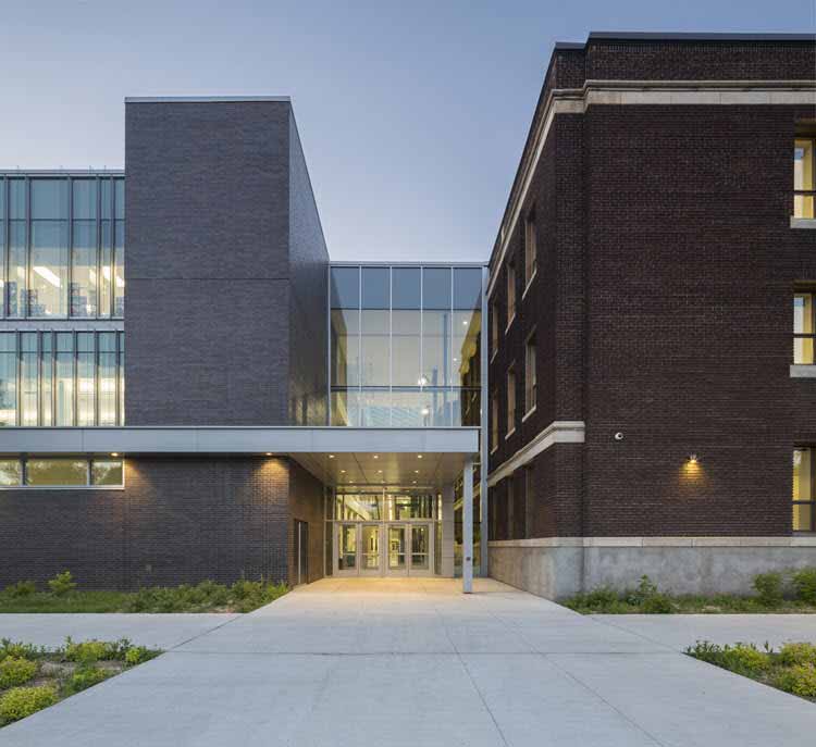 Una iluminación moderna y un gran diseño para Collège Saint-Louis