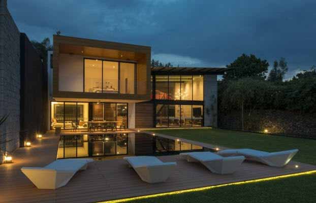 Una gran residencia en México se ilumina con luces LED