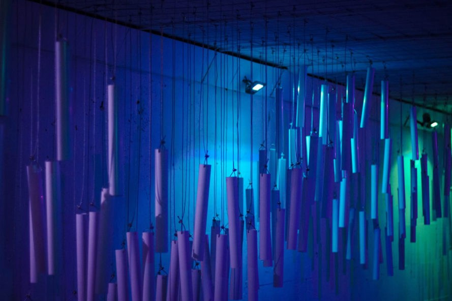 Luces y sonido se combinan para lograr una obra de arte en un paso subterráneo