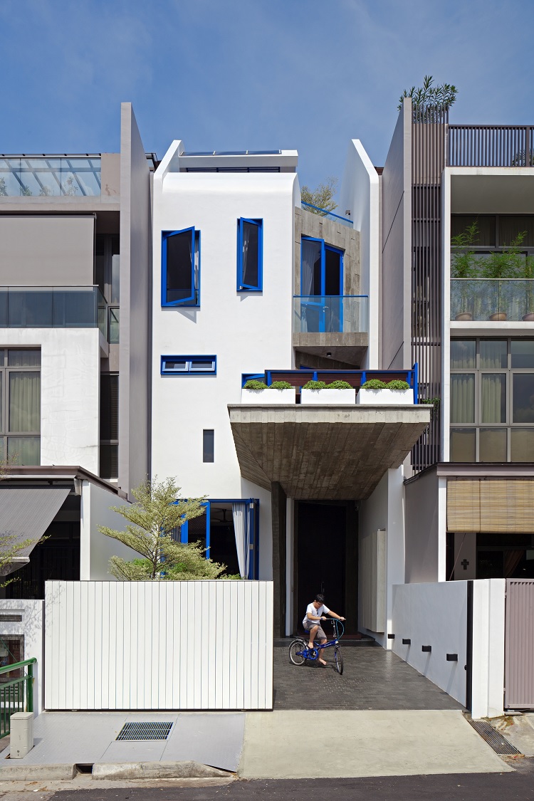 Una casa en Singapur sorprende por su diseño mediterráneo
