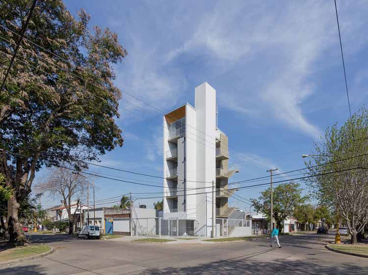 Hermoso edificio de viviendas en Santa Fe capital