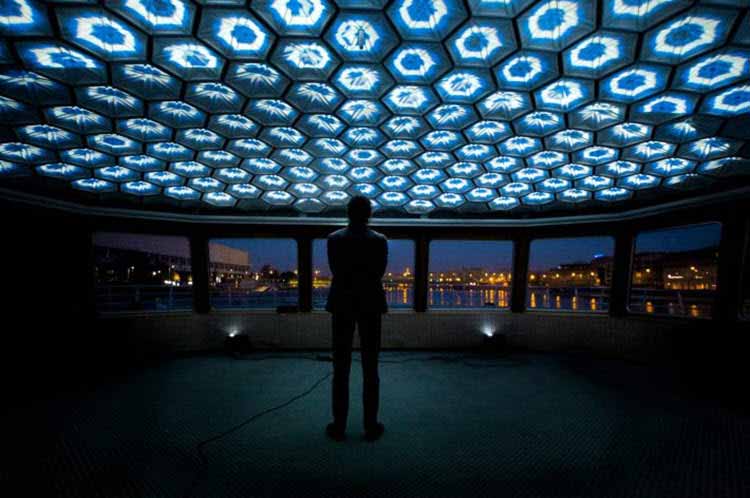 Una instalación de arte en Rusia que usa iluminación LED sorprende al público